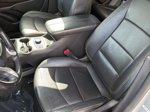 Used 2019 GMC Terrain SLT FWD image 29
