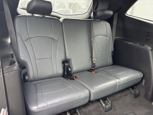 Used 2023 Buick Enclave Essence image 20