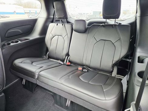 New 2026 Chrysler Pacifica Select image 14