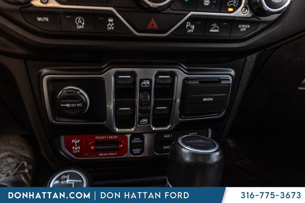 Used 2020 Jeep Gladiator Rubicon w/ Dual Top Group AWD/4WD image 11