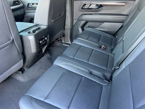 Used 2026 Chevrolet Tahoe LT RWD image 12