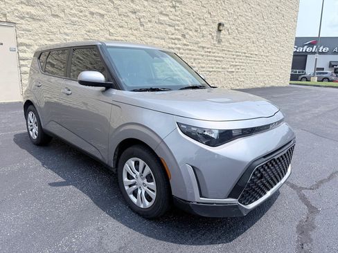 Used 2025 Kia Soul LX FWD image 7