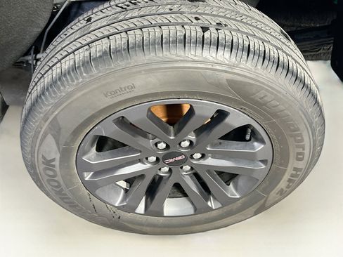 Used 2020 GMC Canyon SLE w/ Elevation Edition image 28