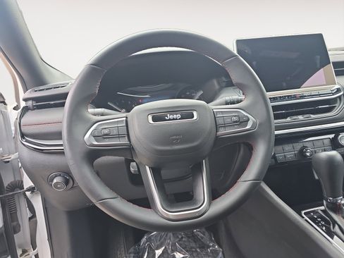 Used 2024 Jeep Compass Trailhawk image 11