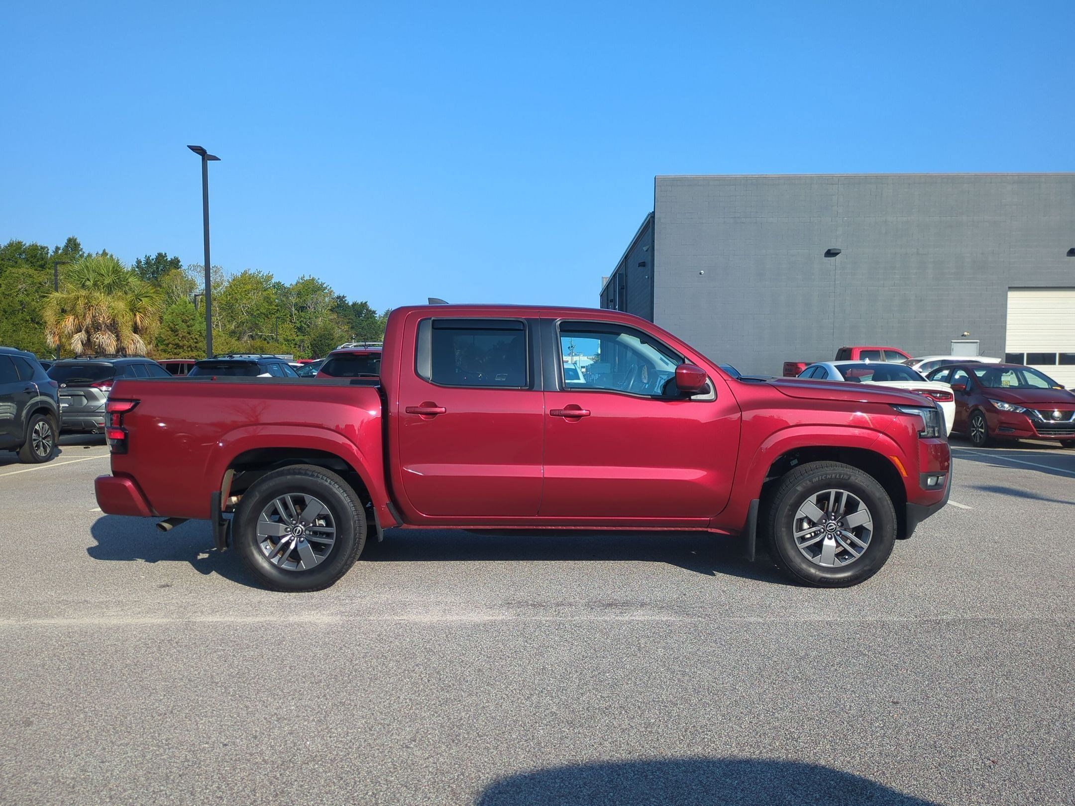 Certified 2025 Nissan Frontier SV w/ SV Convenience Package RWD image 2