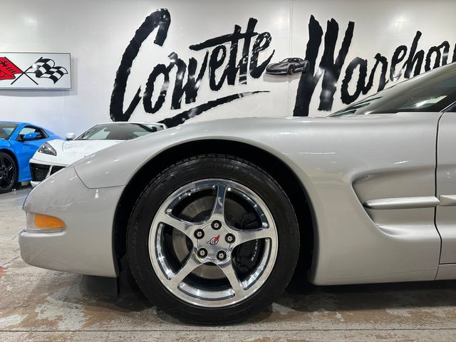 Used 2004 Chevrolet Corvette Coupe w/ Preferred Equipment Group RWD image 23