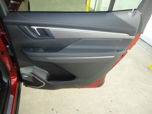 Used 2025 Buick Enclave Preferred image 17