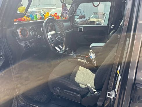 Used 2022 Jeep Gladiator Mojave w/ Cold Weather Group AWD/4WD image 6