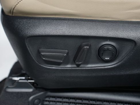 Certified 2023 Toyota Sienna Limited image 37