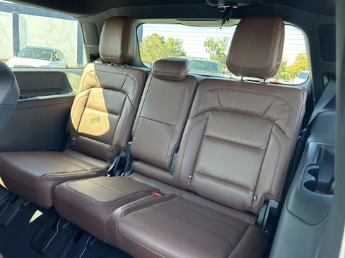 New 2026 Lincoln Navigator Reserve AWD/4WD image 16