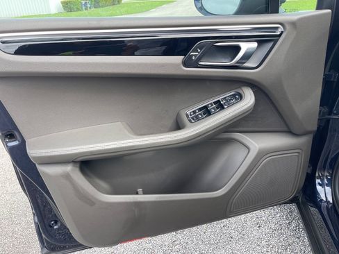 Used 2018 Porsche Macan AWD/4WD image 15