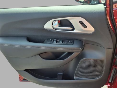 New 2026 Chrysler Pacifica Limited w/ S Appearance Package image 14