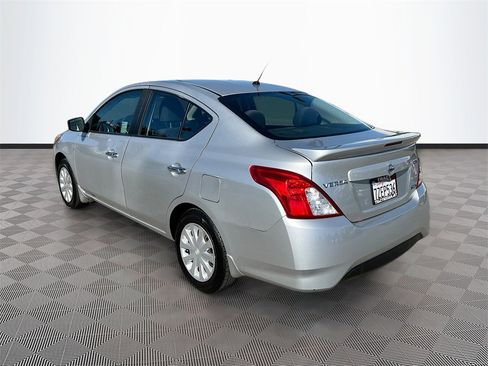 Used 2016 Nissan Versa SV image 5