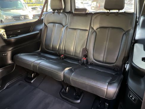 Used 2024 Jeep Wagoneer L Series II w/ Flexible Seating Group image 24