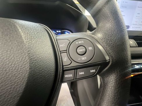 Used 2025 Toyota RAV4 XLE image 21