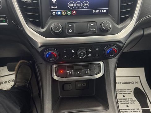 Used 2022 GMC Acadia SLE image 24