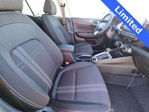 Certified 2025 Hyundai Venue Limited image 18