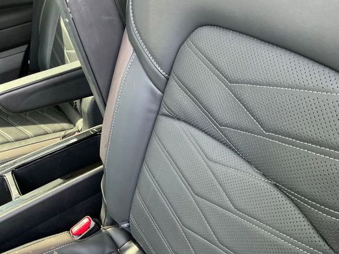 Used 2025 Nissan Pathfinder Platinum image 6