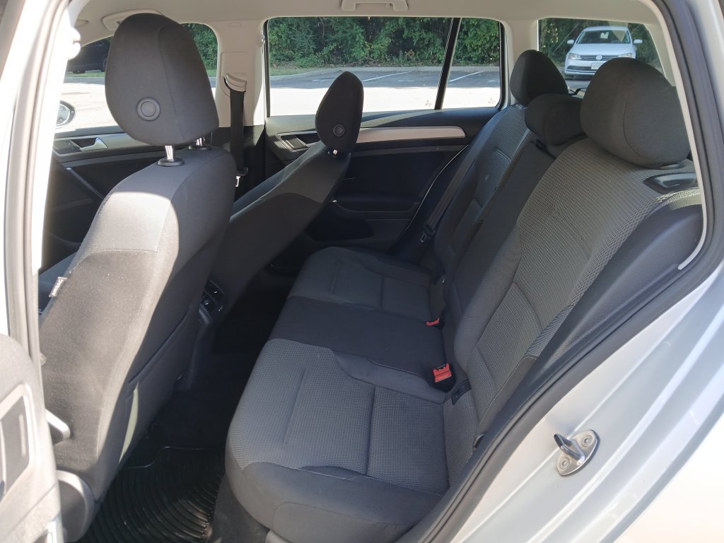 Used 2017 Volkswagen Golf SportWagen FWD image 44