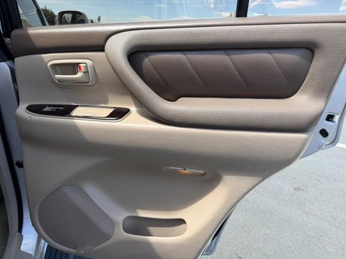 Used 2002 Toyota Land Cruiser image 26