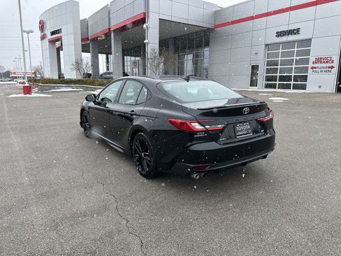 Certified 2025 Toyota Camry SE image 7