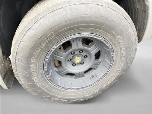 Used 2012 Nissan Xterra PRO-4X w/ Pro-4x Leather Pkg AWD/4WD image 16