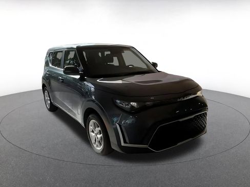 Used 2025 Kia Soul LX w/ LX Technology Package image 3