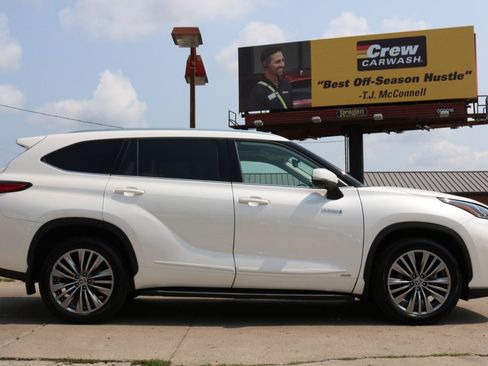 Used 2021 Toyota Highlander Limited AWD/4WD image 9