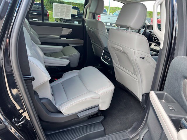 Used 2025 Ford Expedition Max Active AWD/4WD image 16