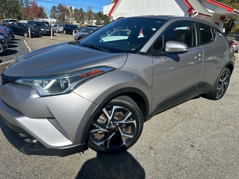 Used 2018 Toyota C-HR XLE image 7