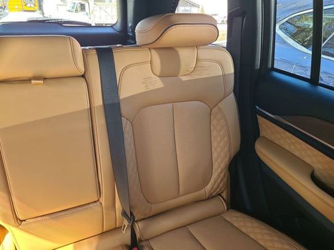 Used 2025 Jeep Grand Cherokee Summit image 6