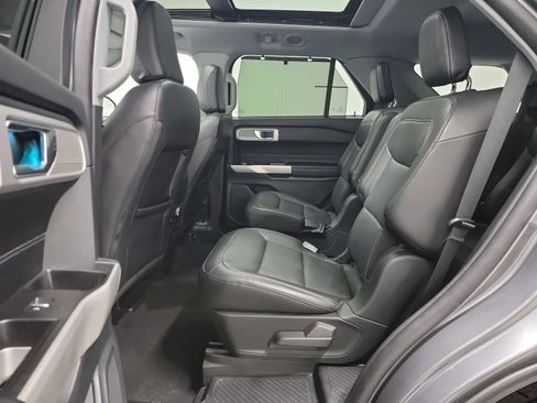 Used 2022 Ford Explorer Limited w/ Equipment Group 301A image 18