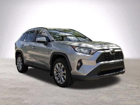 Used 2019 Toyota RAV4 XLE Premium image 2