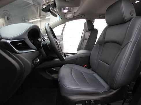 Used 2019 Buick Enclave Essence image 10