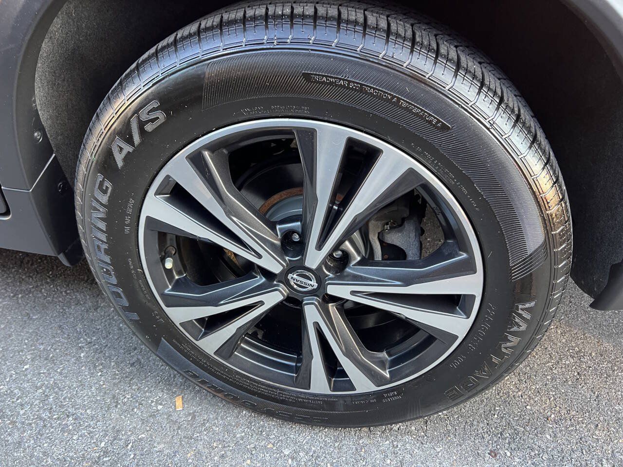Used 2019 Nissan Rogue SV w/ Sun & Sound Touring Package AWD/4WD image 23