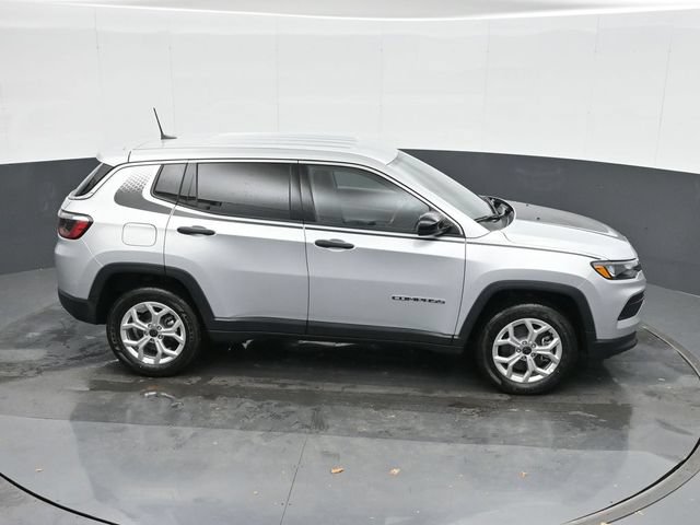 Used 2025 Jeep Compass Sport w/ Mopar Graphics Package AWD/4WD image 31