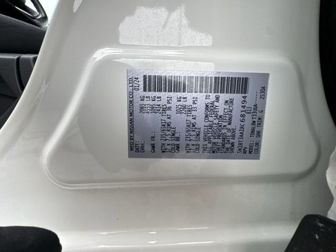 Used 2024 Nissan Rogue S image 39