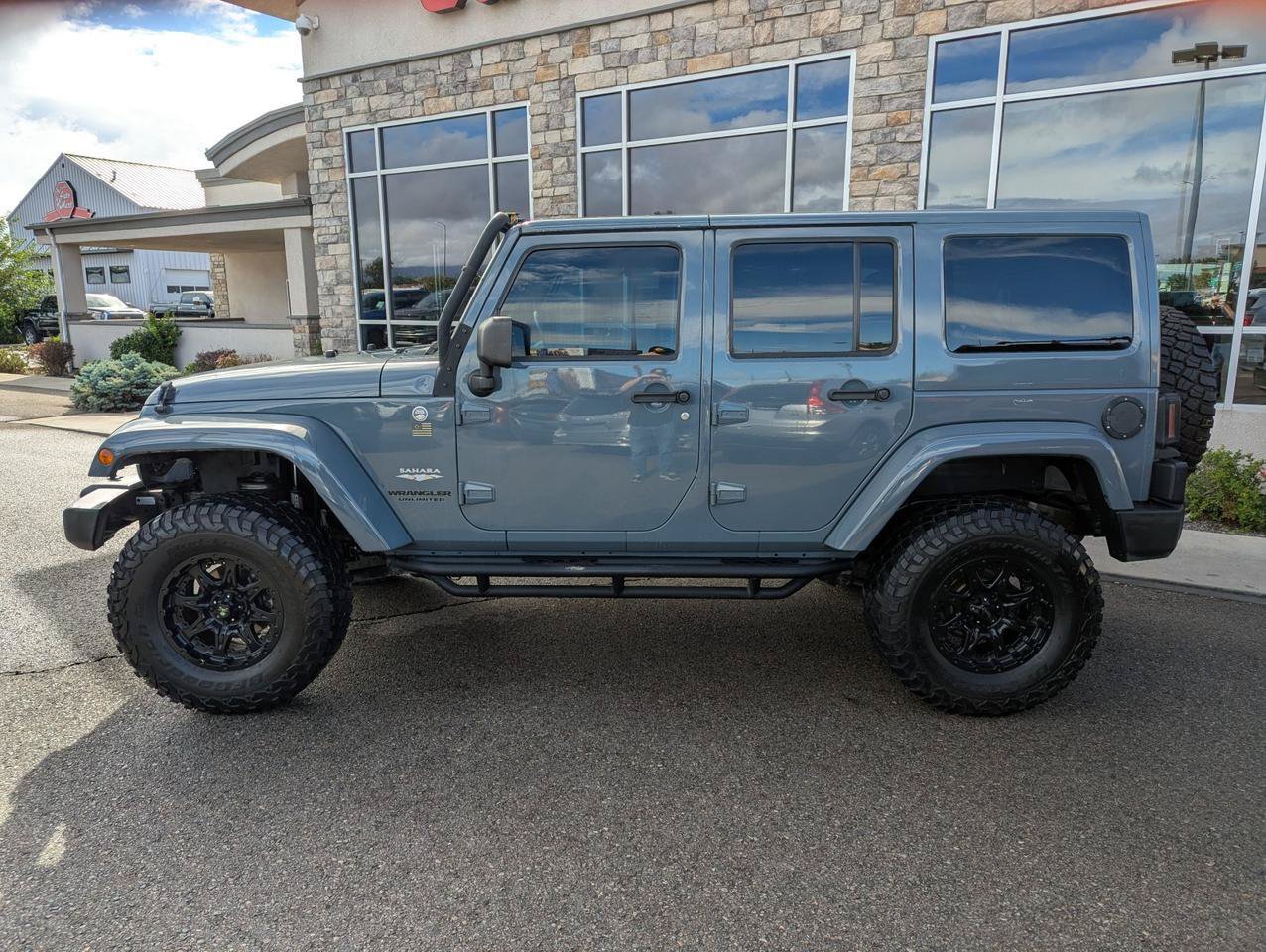 Used 2014 Jeep Wrangler Unlimited Sahara w/ Connectivity Group AWD/4WD image 2