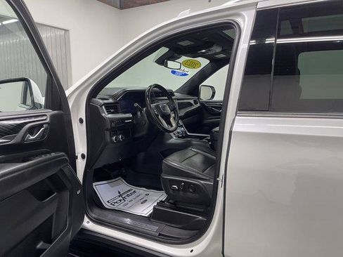 Used 2023 GMC Yukon XL Denali AWD/4WD image 7