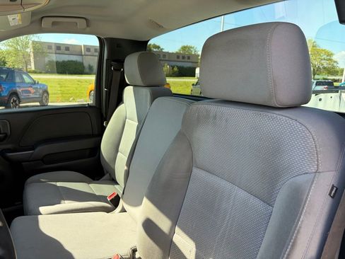 Used 2017 Chevrolet Silverado 1500 W/T RWD image 3