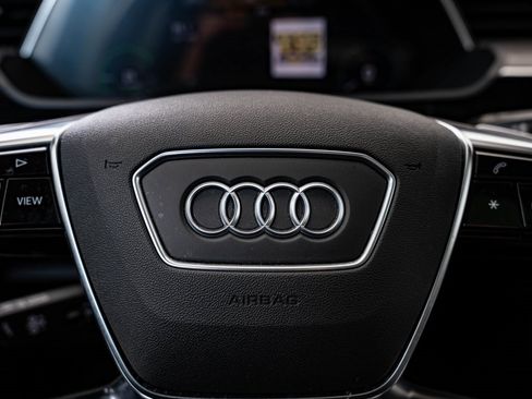 Used 2022 Audi e-tron Premium w/ Convenience Plus Package image 30