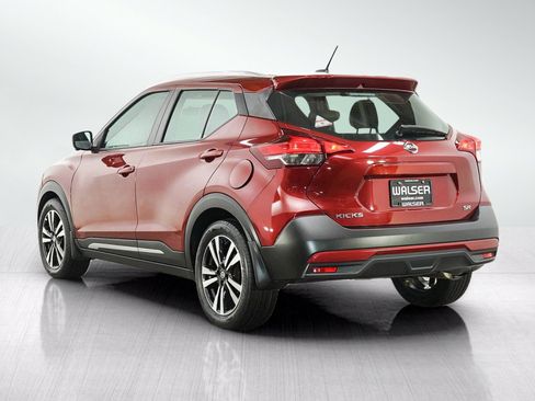 Used 2019 Nissan Kicks SR w/ SR Premium Package FWD image 3