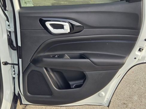 New 2026 Jeep Compass Latitude image 8