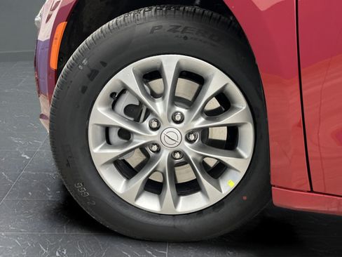 New 2026 Chrysler Pacifica Limited w/ Trailer Tow Group AWD/4WD image 39