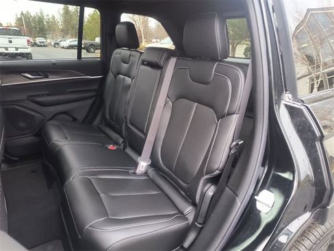 New 2025 Jeep Grand Cherokee Limited image 23