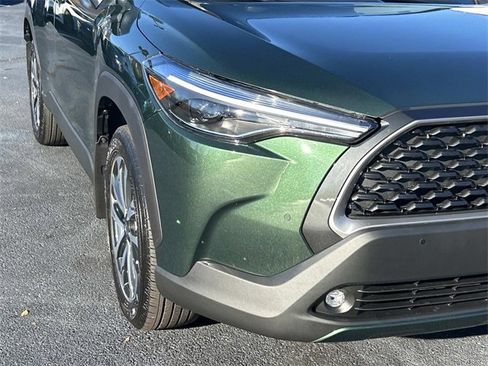 Used 2025 Toyota Corolla Cross XLE image 10