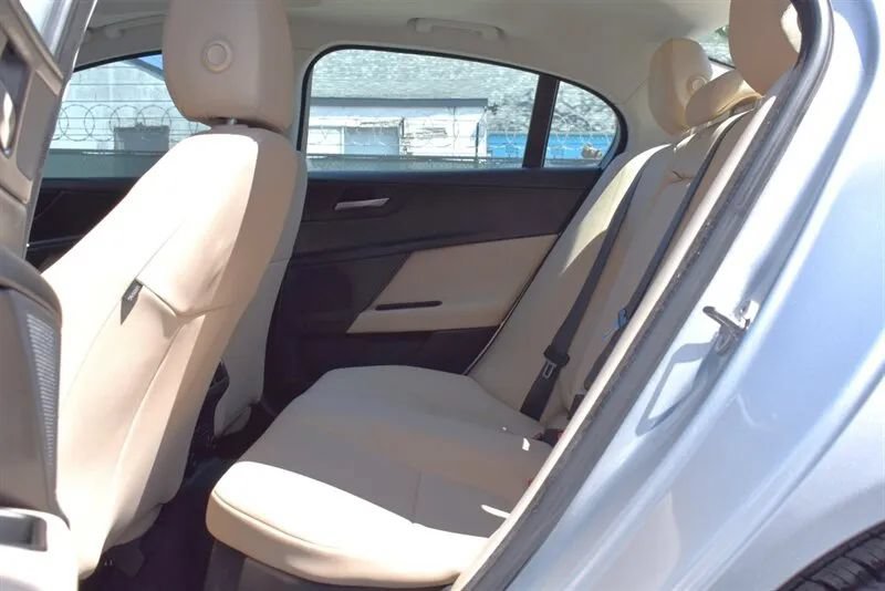 Used 2017 Jaguar XE Premium RWD image 28