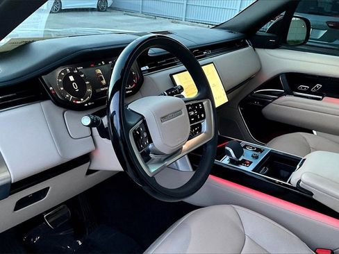 Used 2023 Land Rover Range Rover SE image 14