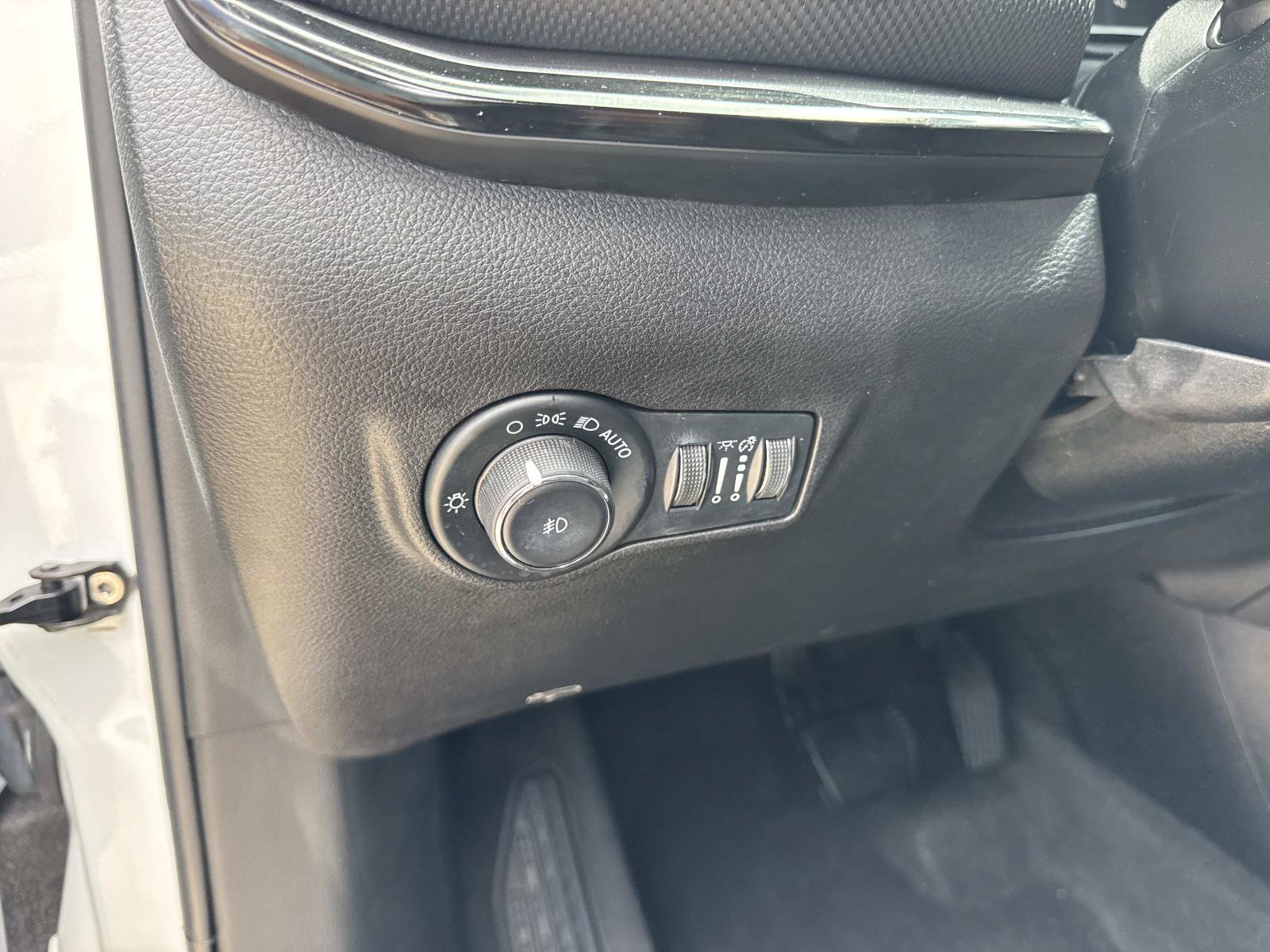 Used 2022 Jeep Compass Latitude FWD image 20