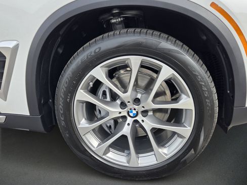 New 2026 BMW X5 sDrive40i image 9